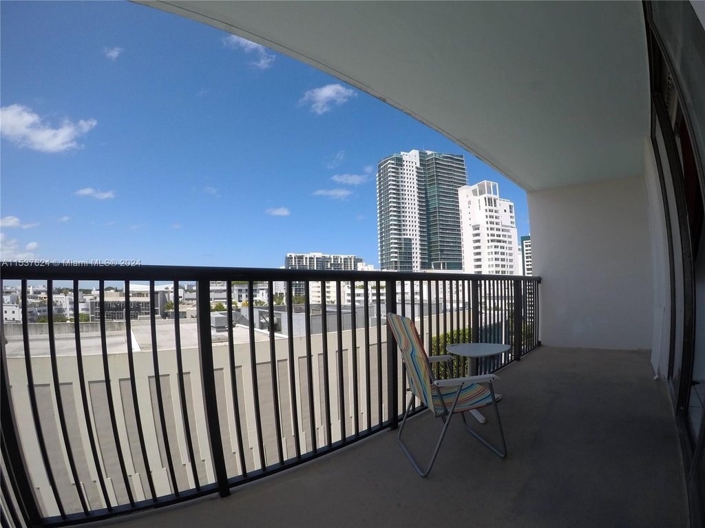 1800 Collins Ave - Photo 1