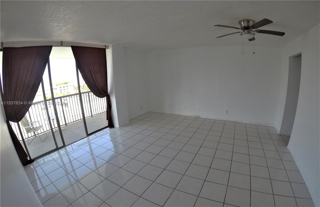 1800 Collins Ave - Photo 3