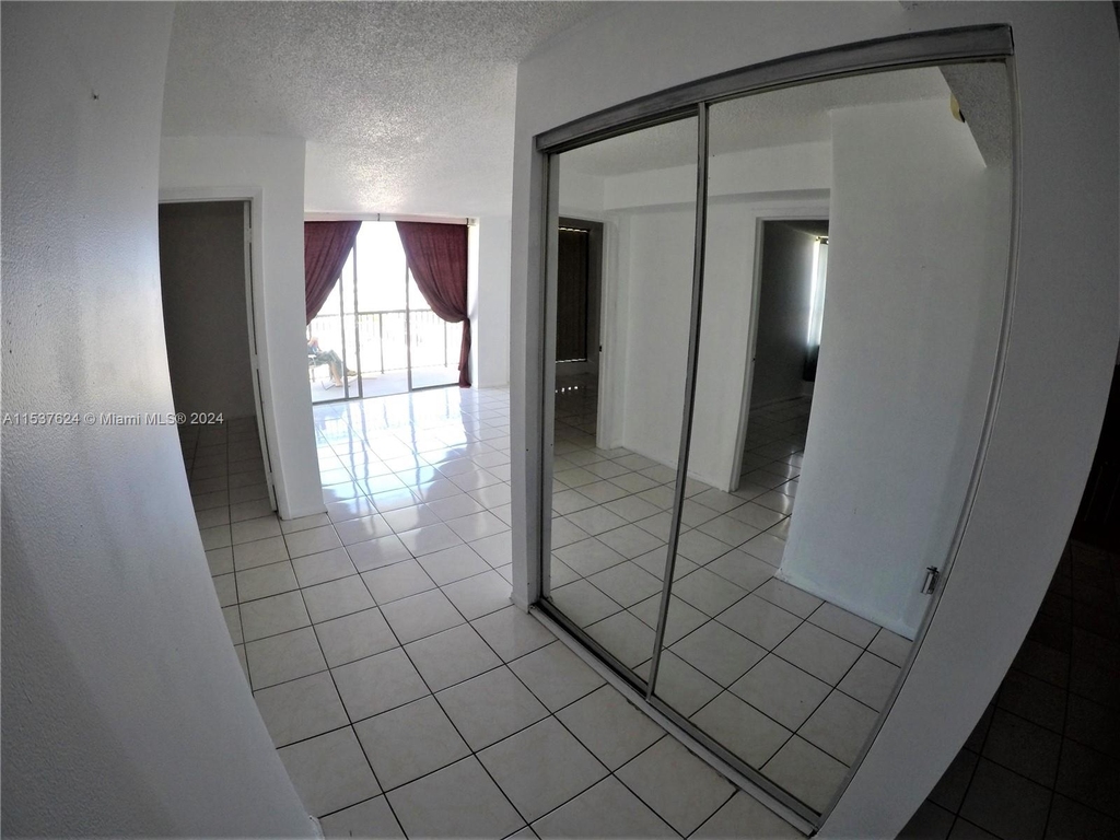 1800 Collins Ave - Photo 6