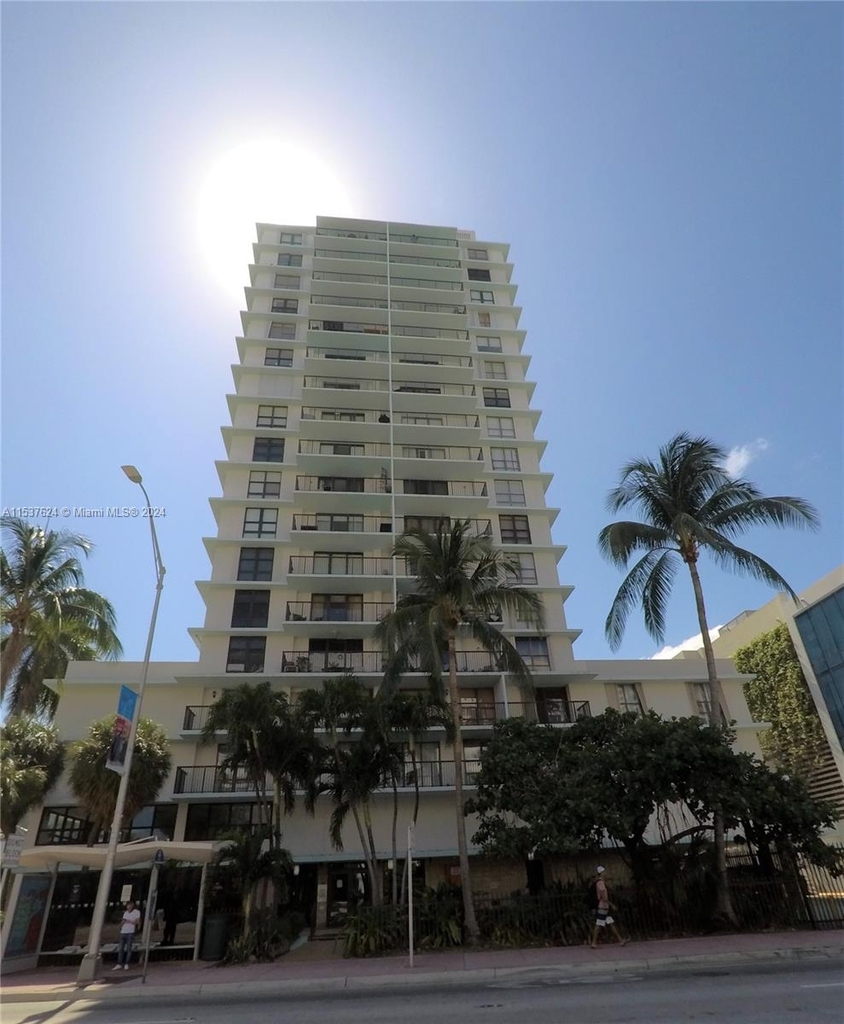 1800 Collins Ave - Photo 2