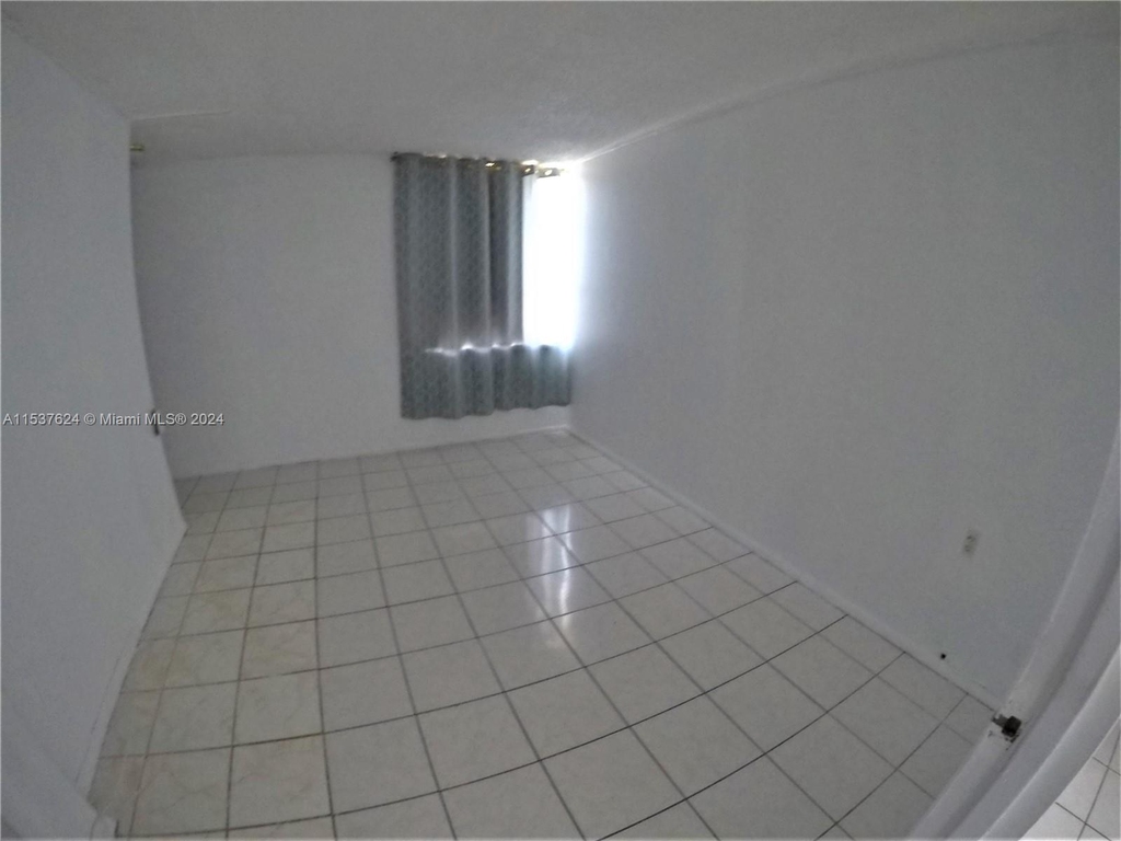 1800 Collins Ave - Photo 17