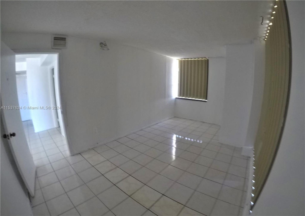 1800 Collins Ave - Photo 16