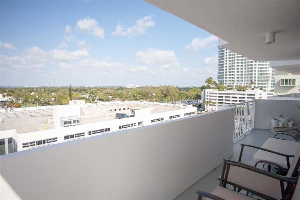 4301 Collins Ave - Photo 5