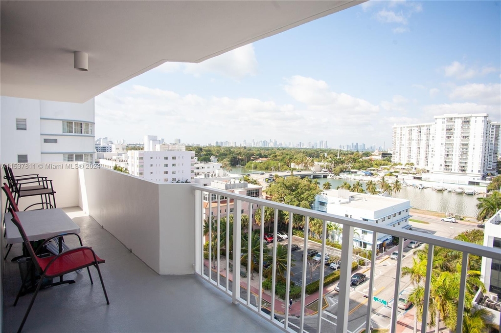 4301 Collins Ave - Photo 4