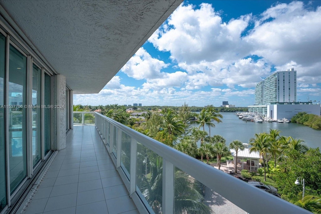 16500 Collins Ave - Photo 15