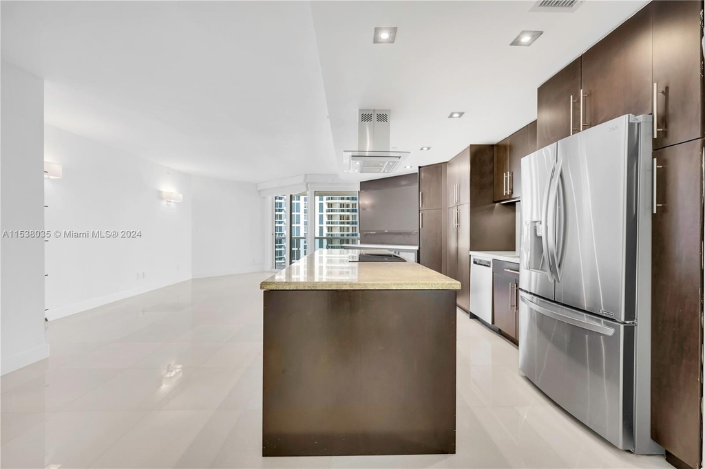 4775 Collins Ave - Photo 3