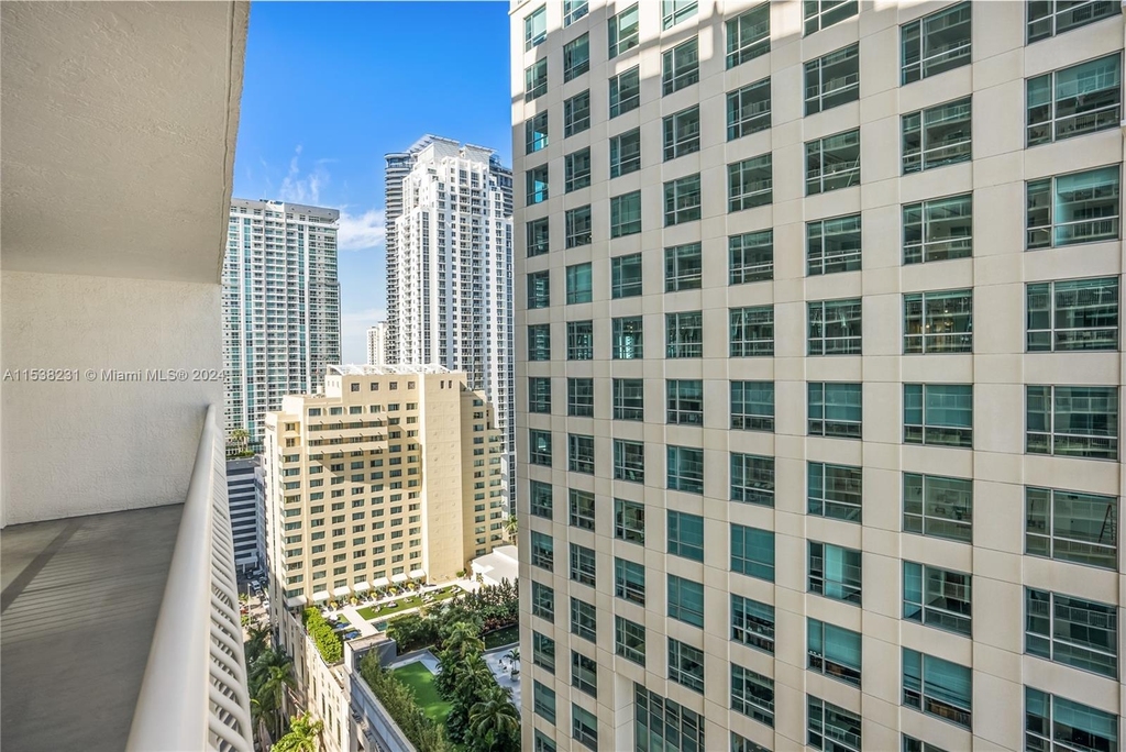 1200 Brickell Bay Dr - Photo 2