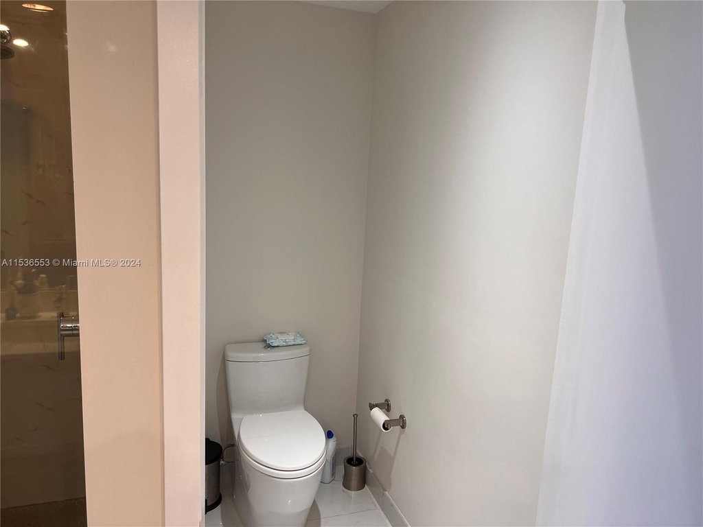 16385 Biscayne Blvd - Photo 24