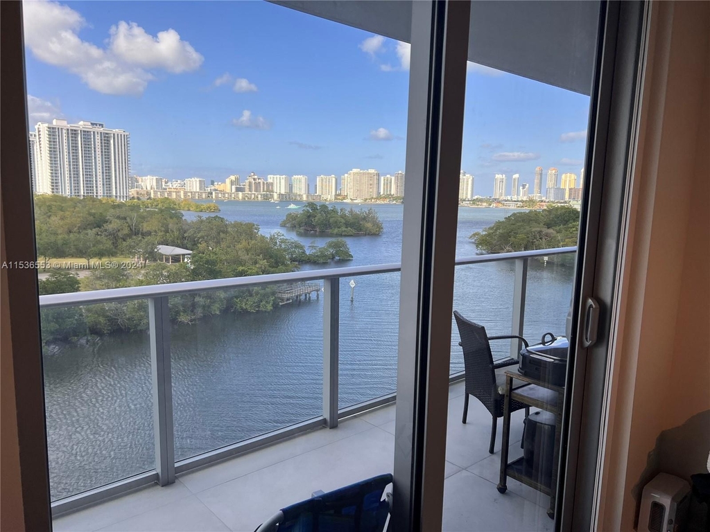 16385 Biscayne Blvd - Photo 2