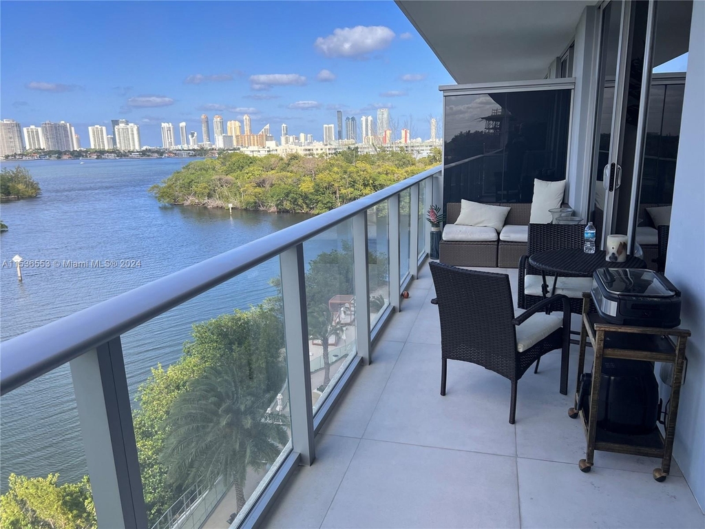 16385 Biscayne Blvd - Photo 3