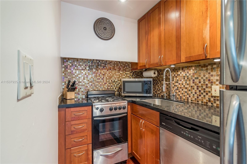 1025 Michigan Ave - Photo 1