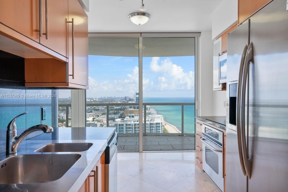 6365 Collins Ave - Photo 4