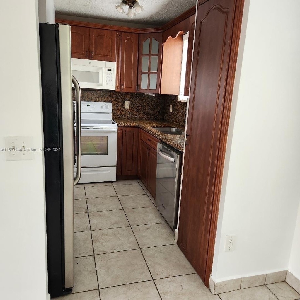 8177 Nw 8 St - Photo 3