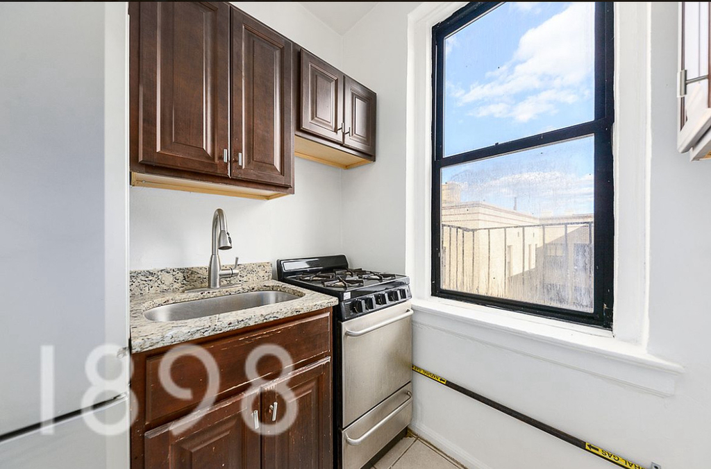 185 East 162nd Street - Photo 4