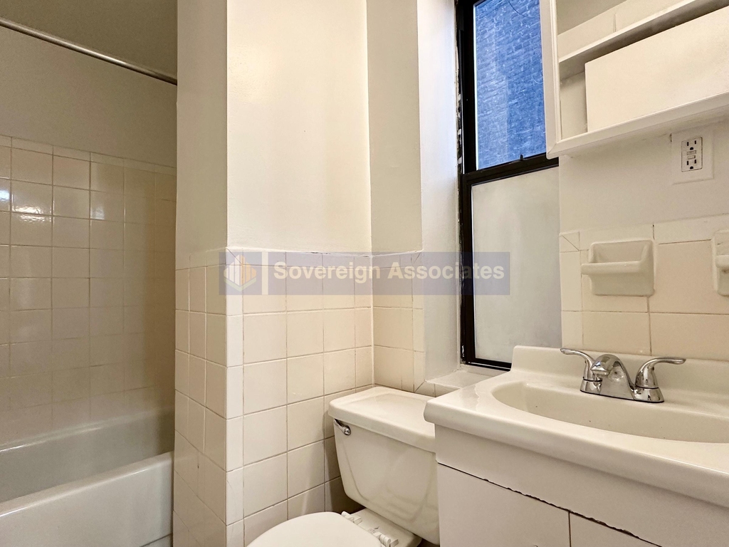 539 West 49th Street - Photo 4