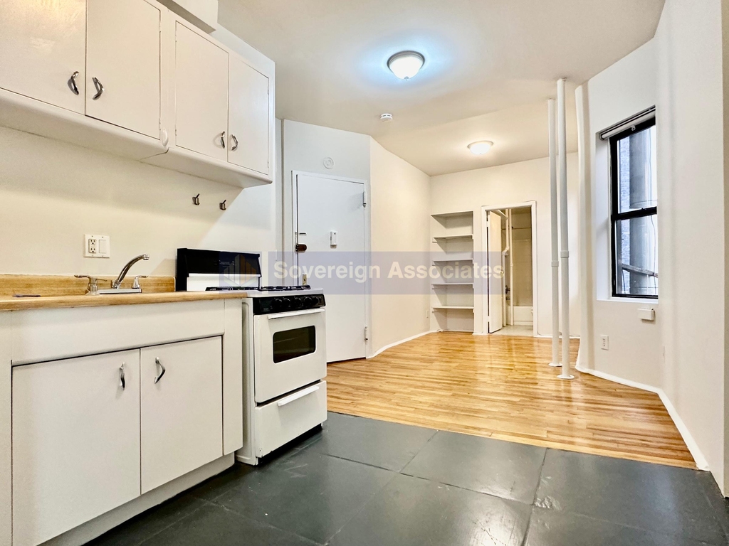 539 West 49th Street - Photo 3