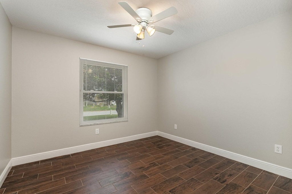 513 Oak Mont Place - Photo 9