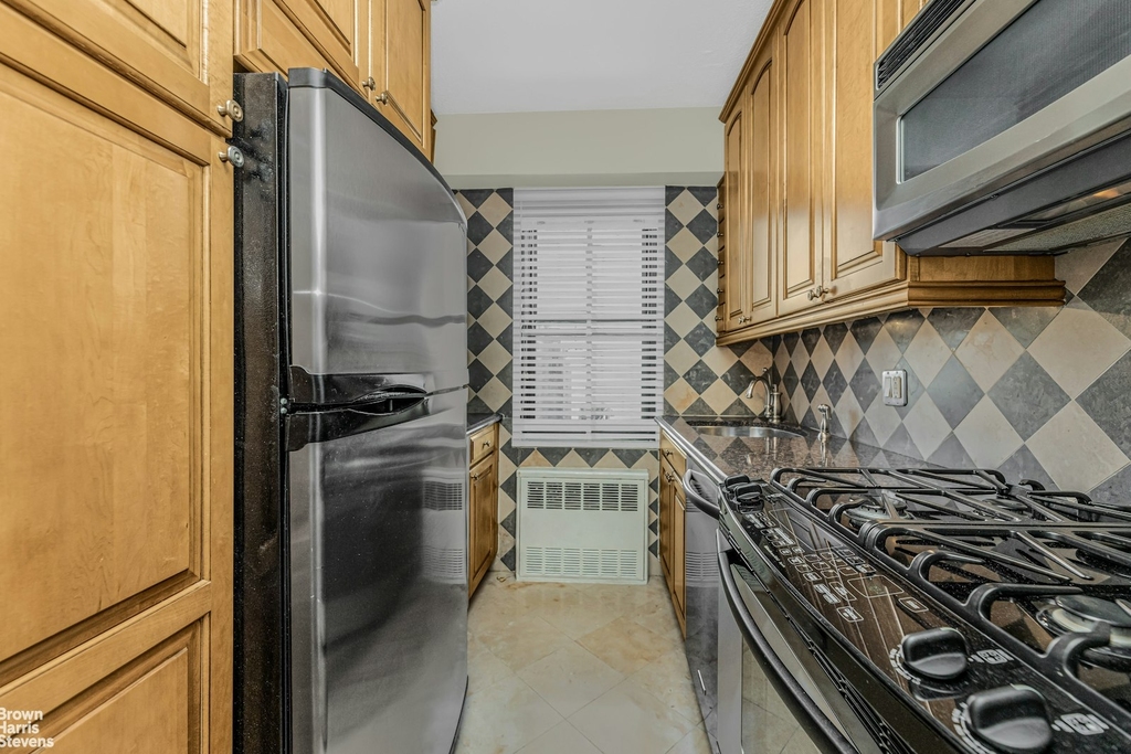 178 E 80th St - Photo 2