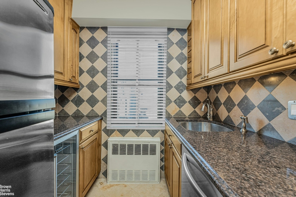 178 E 80th St - Photo 3