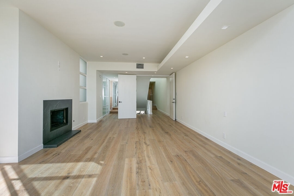 109 Ocean Front Walk - Photo 18