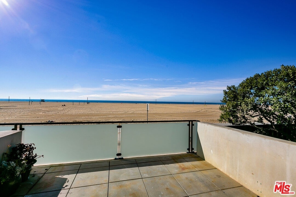 109 Ocean Front Walk - Photo 8