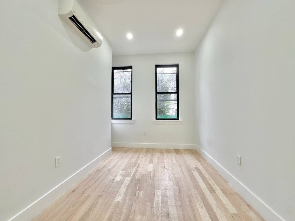 826 Hart Street - Photo 3