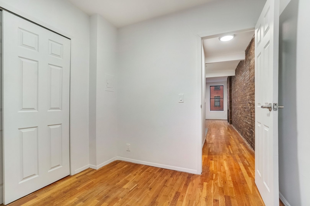 356 West 47th Street - Photo 4