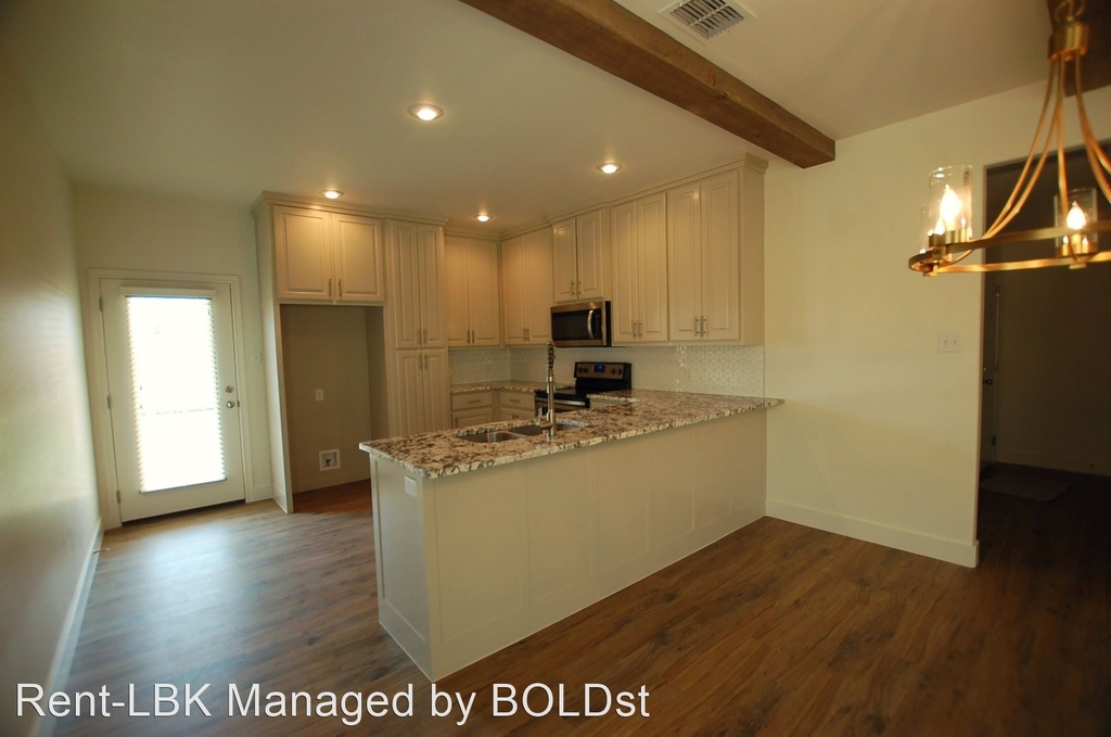 10404 Genoa Ave. - Photo 2