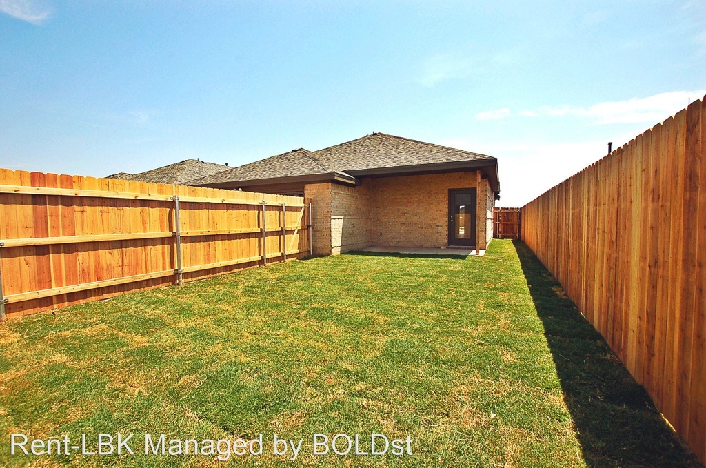 10404 Genoa Ave. - Photo 10