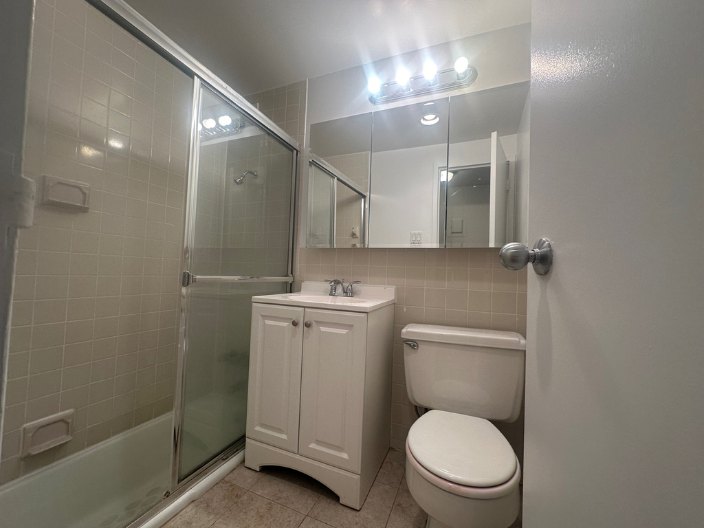201 East 12th Street - Photo 8