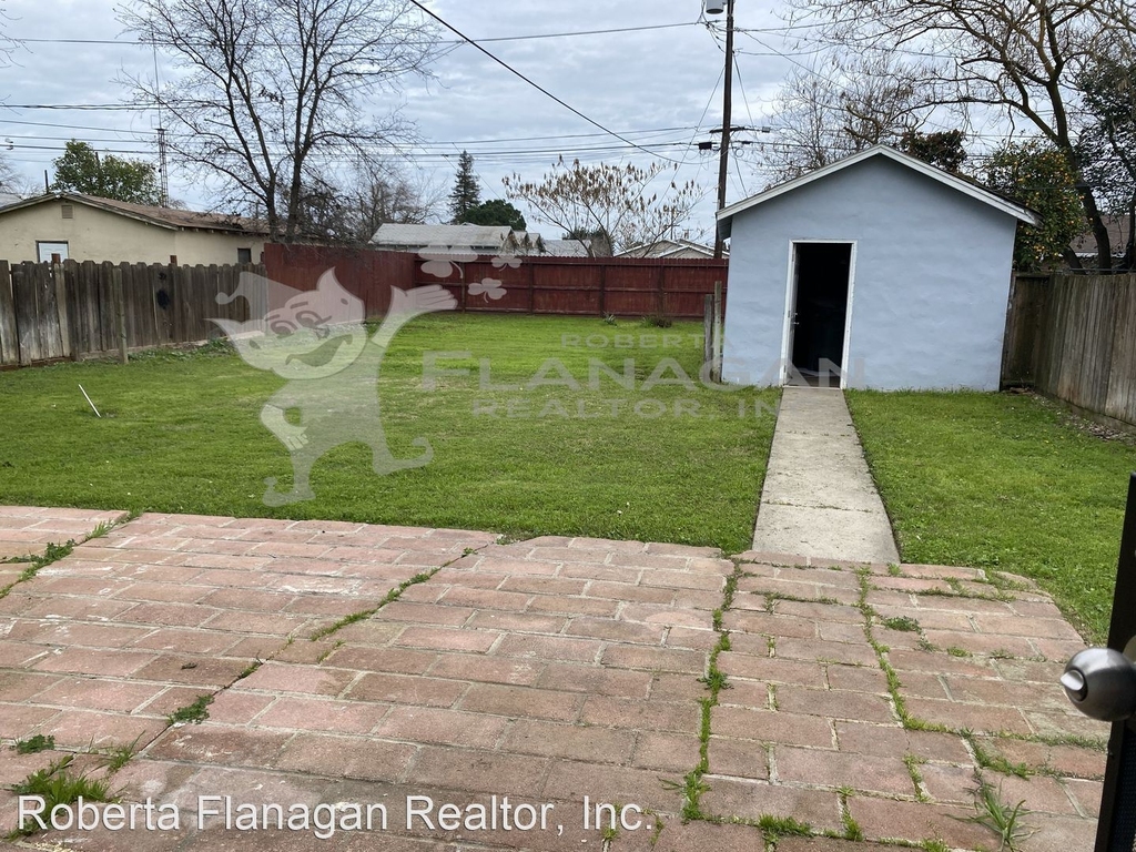 1830 E Street - Photo 11