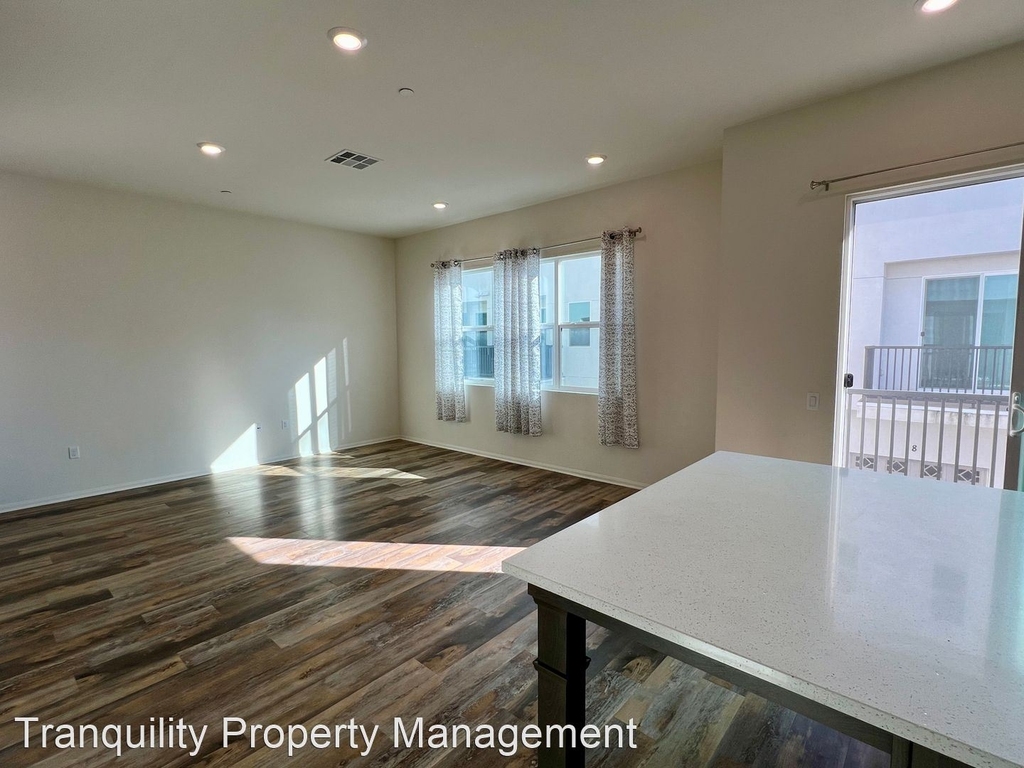 2045 Mindoro Lane Unit 7 - Photo 3