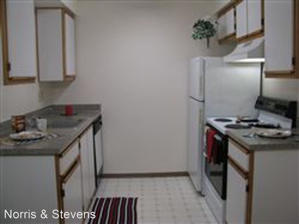 282 Se Evans St - Photo 2