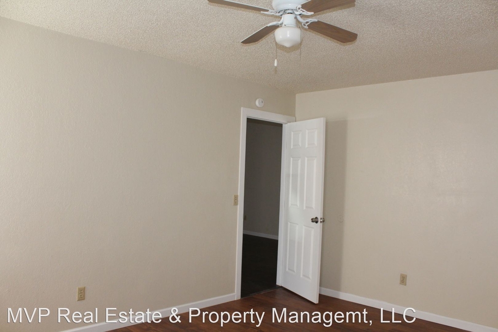 300 Hudson Pl - Photo 13