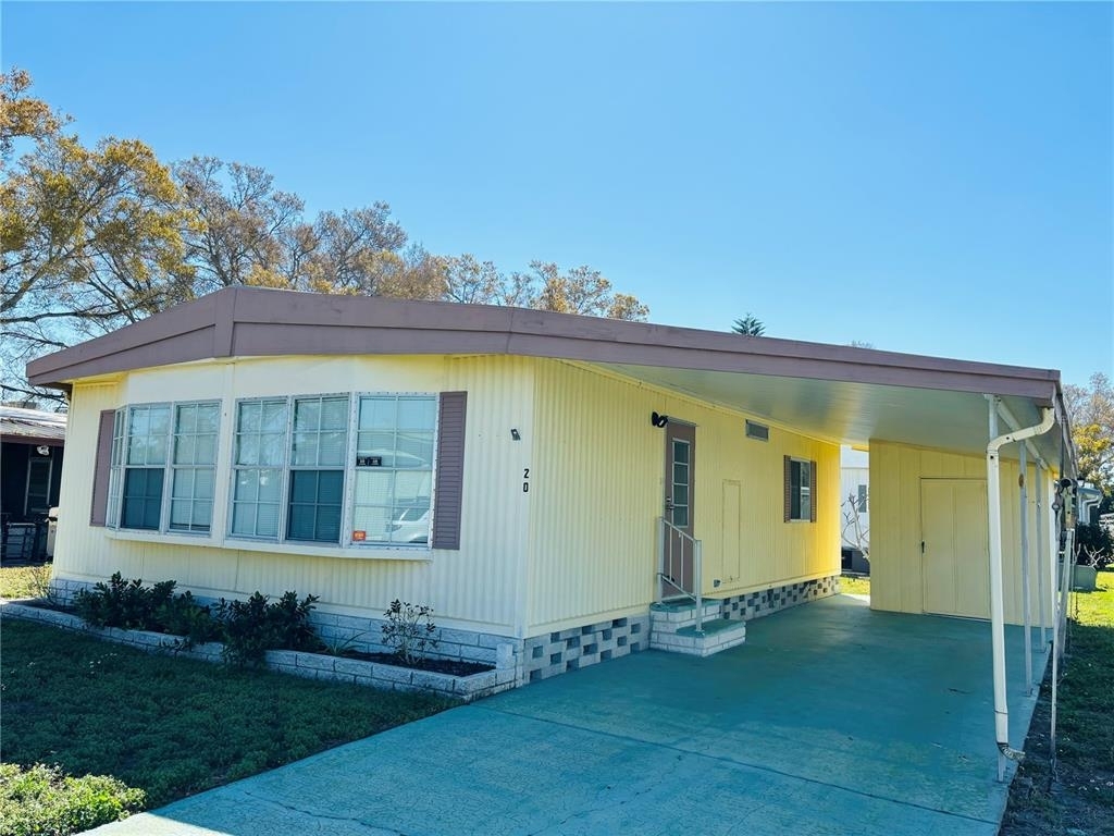 12100 Seminole Boulevard - Photo 1