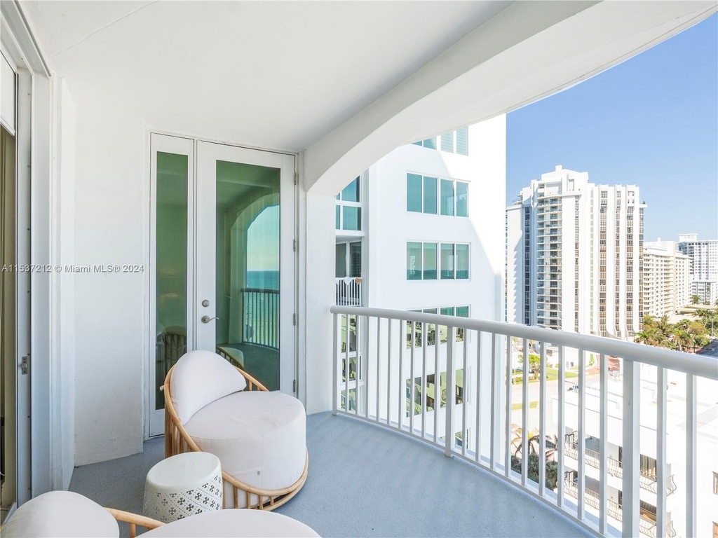 5401 Collins Ave - Photo 8