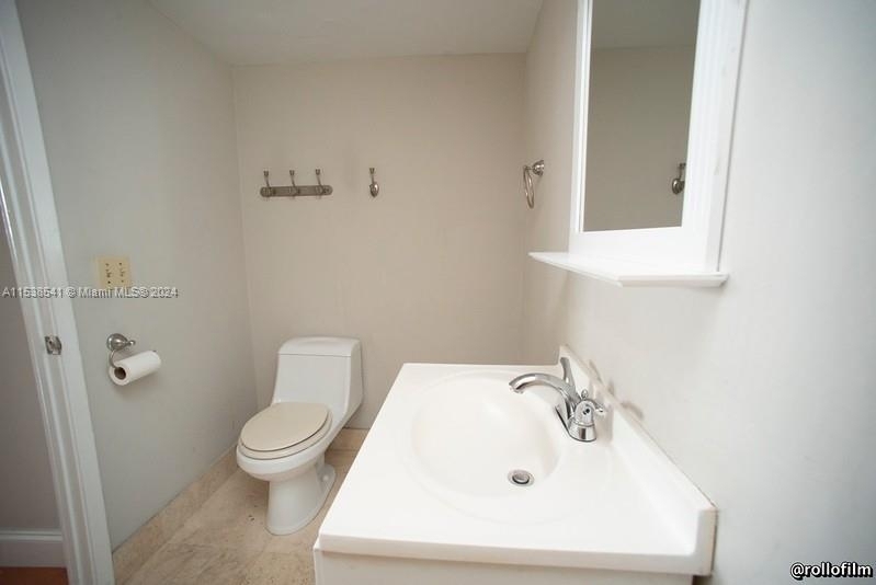 2801 Ne 183rd St - Photo 18