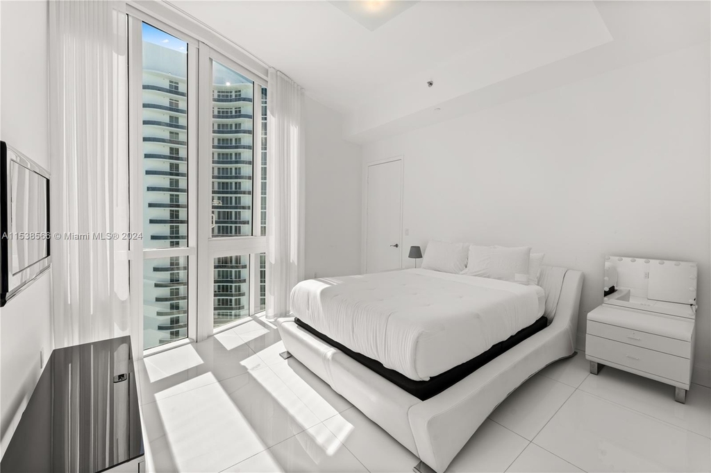 16001 Collins Ave - Photo 15