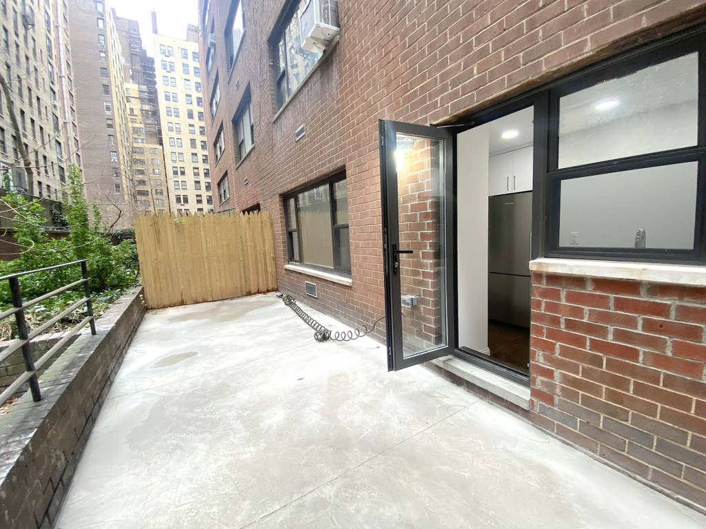 East 56th Street - Photo 5