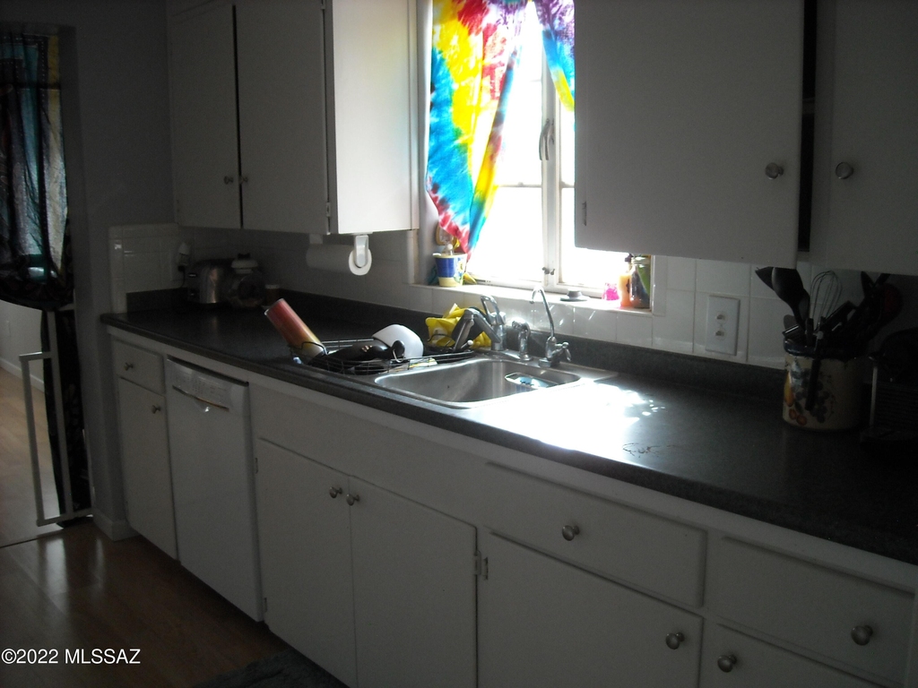 1402 E Spring Street - Photo 4