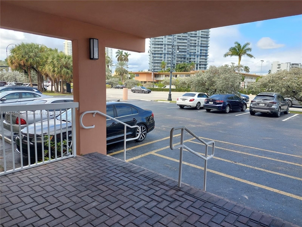 2200 E Hallandale Beach Blvd - Photo 3