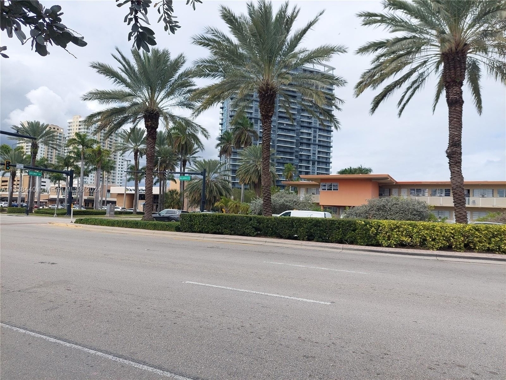 2200 E Hallandale Beach Blvd - Photo 18