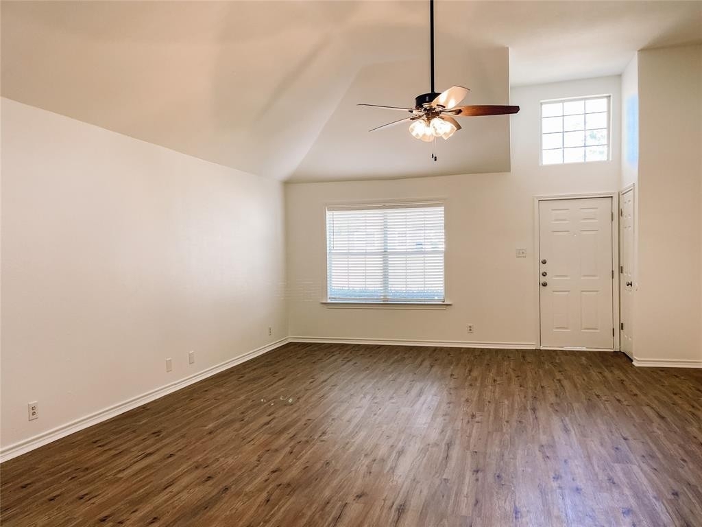 906 W Houston Street - Photo 2