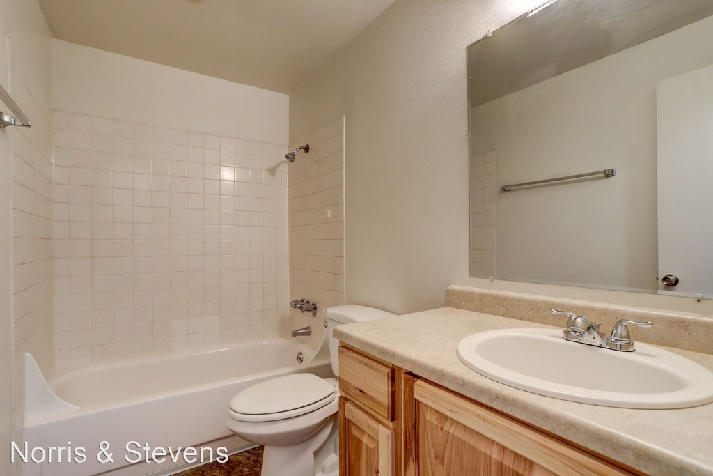 2615-2631 Se 111th Ave - Photo 8