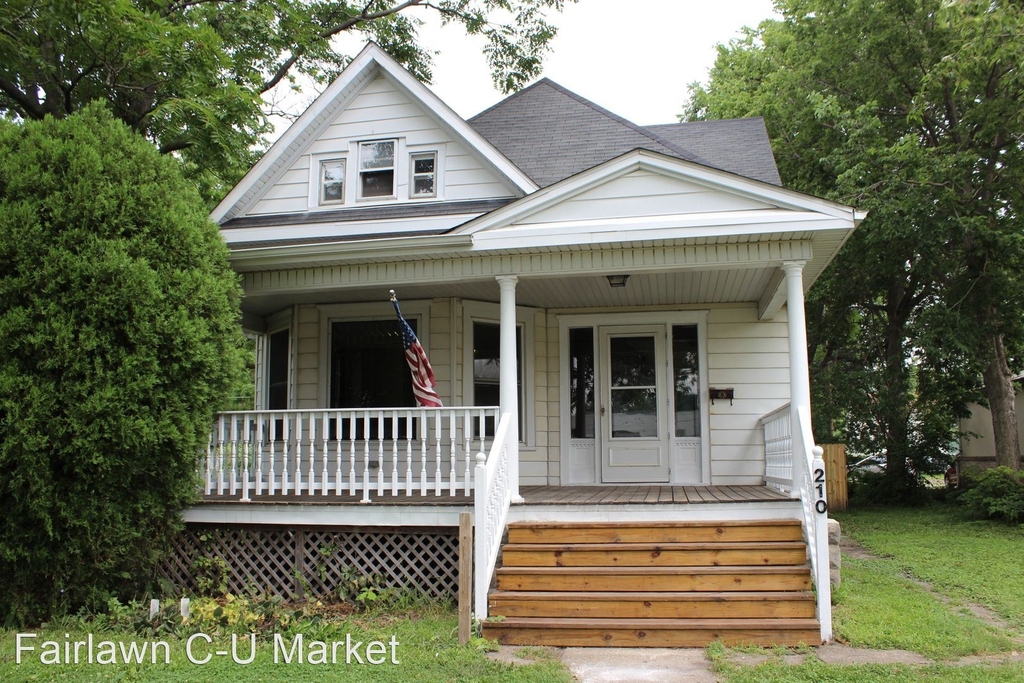 210 E Park St - Photo 2