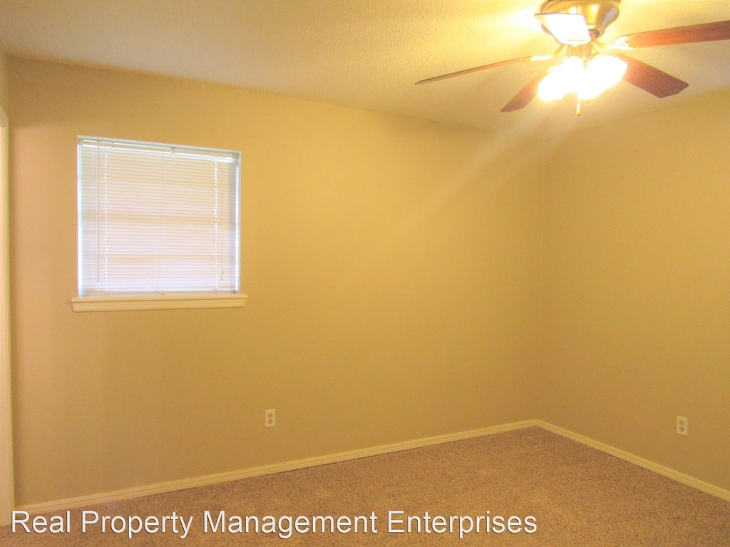 637 Redstone Ave - Photo 7