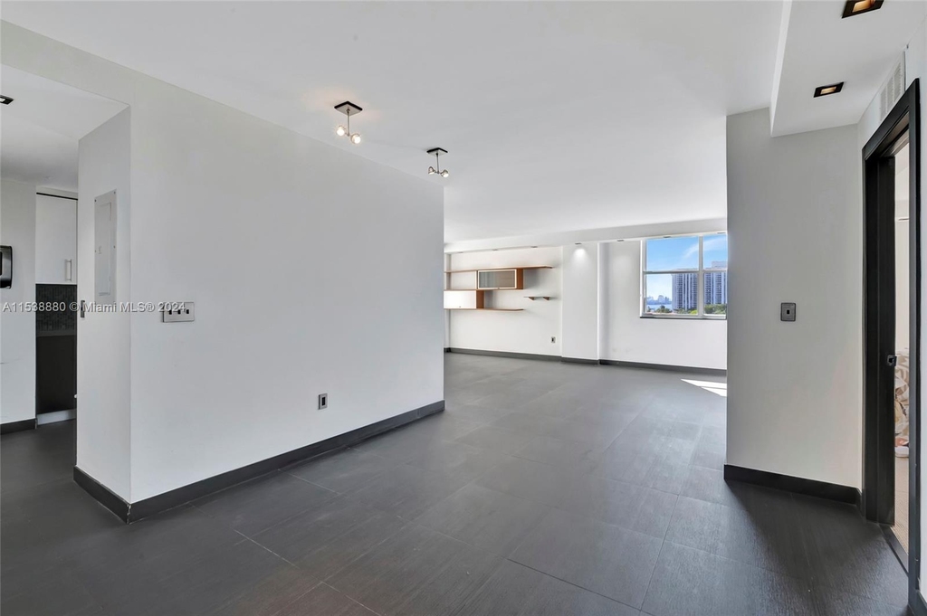 11111 Biscayne Blvd - Photo 9