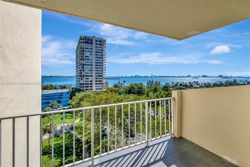 11111 Biscayne Blvd - Photo 21