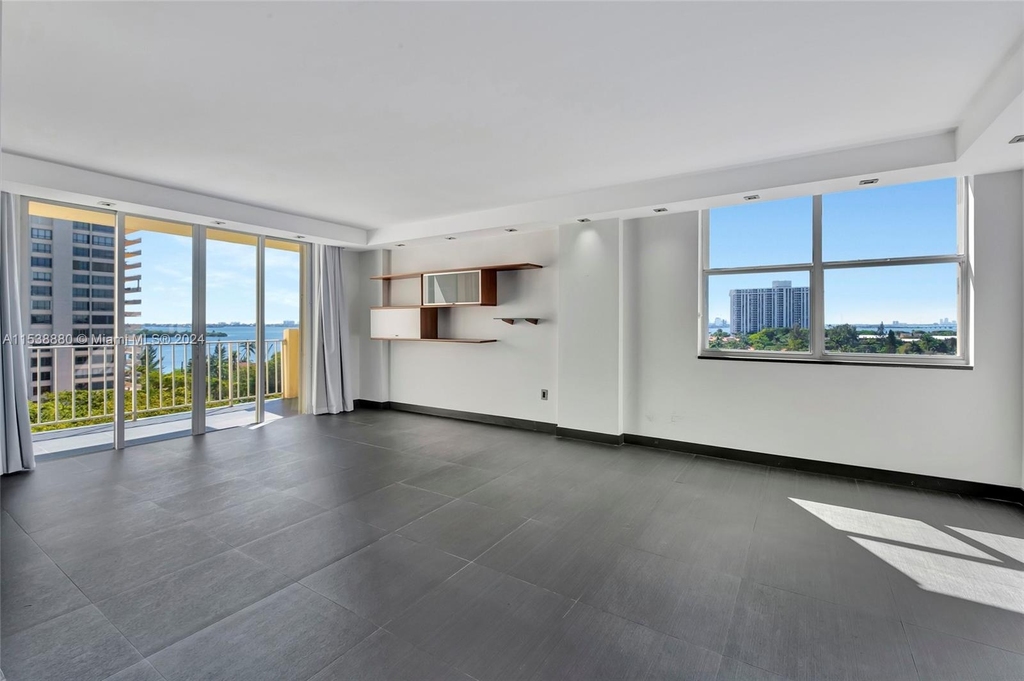 11111 Biscayne Blvd - Photo 4