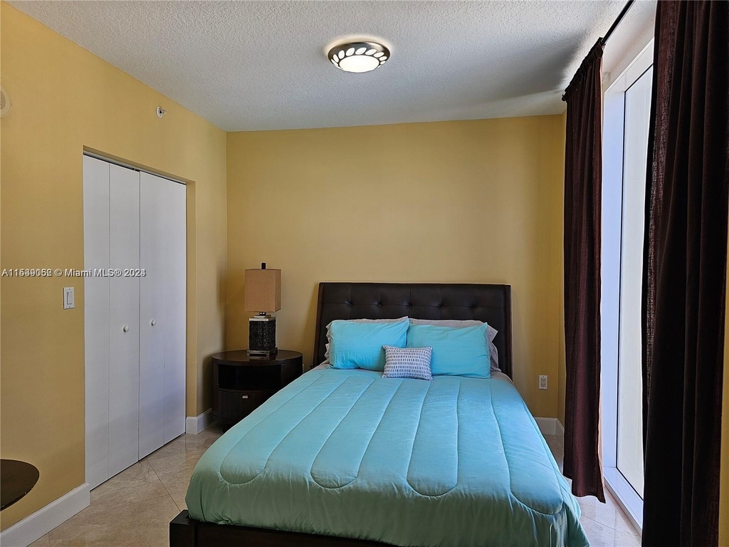 16699 Collins Ave - Photo 14